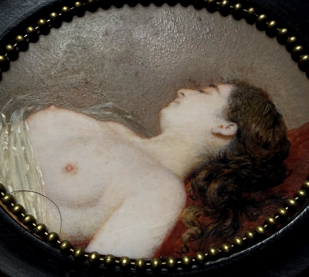  Fine 19th Century Miniature On Ivory In An Oval Frame: "woman's Bust Uncovered In Her Sleep"-photo-2