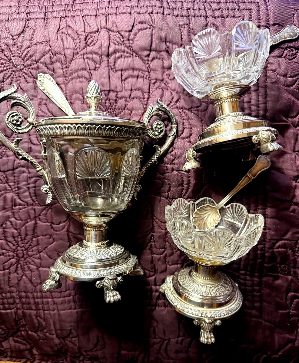 Table Service Consisting Of Two Salt Cellars And A Sugar Bowl In Chased Silver With Crystal Interior, Silver Minerva.