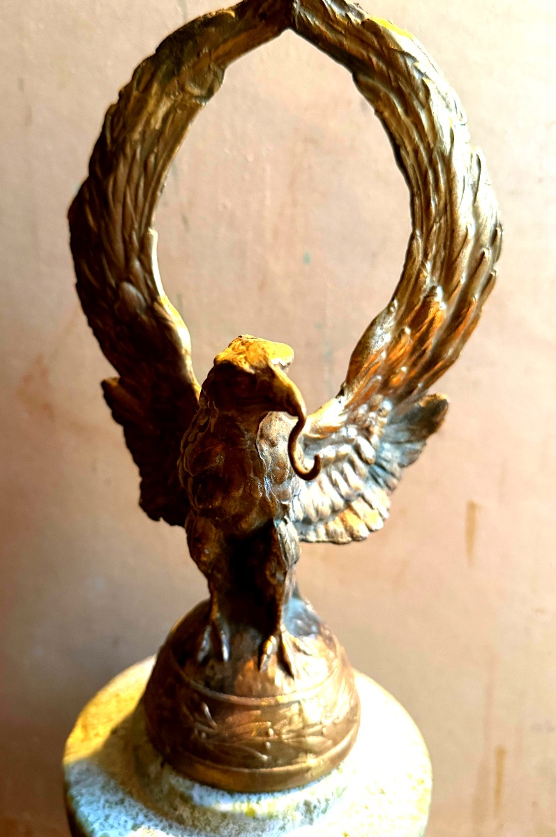 Giant Eagle Watch Stand, Crown-shaped Wings, Flowing Feet In Light Star-patterned Serpentine, 19th Century-photo-1