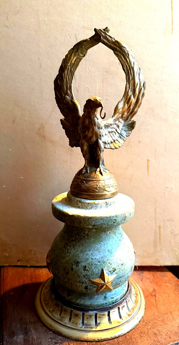 Giant Eagle Watch Stand, Crown-shaped Wings, Flowing Feet In Light Star-patterned Serpentine, 19th Century