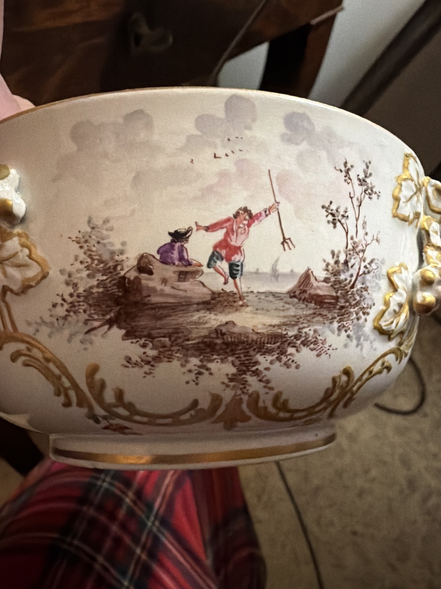 Bouillon  couvert et sa coupelle en porcelaine de Hochst style baroque richement ornementé 18èm-photo-7
