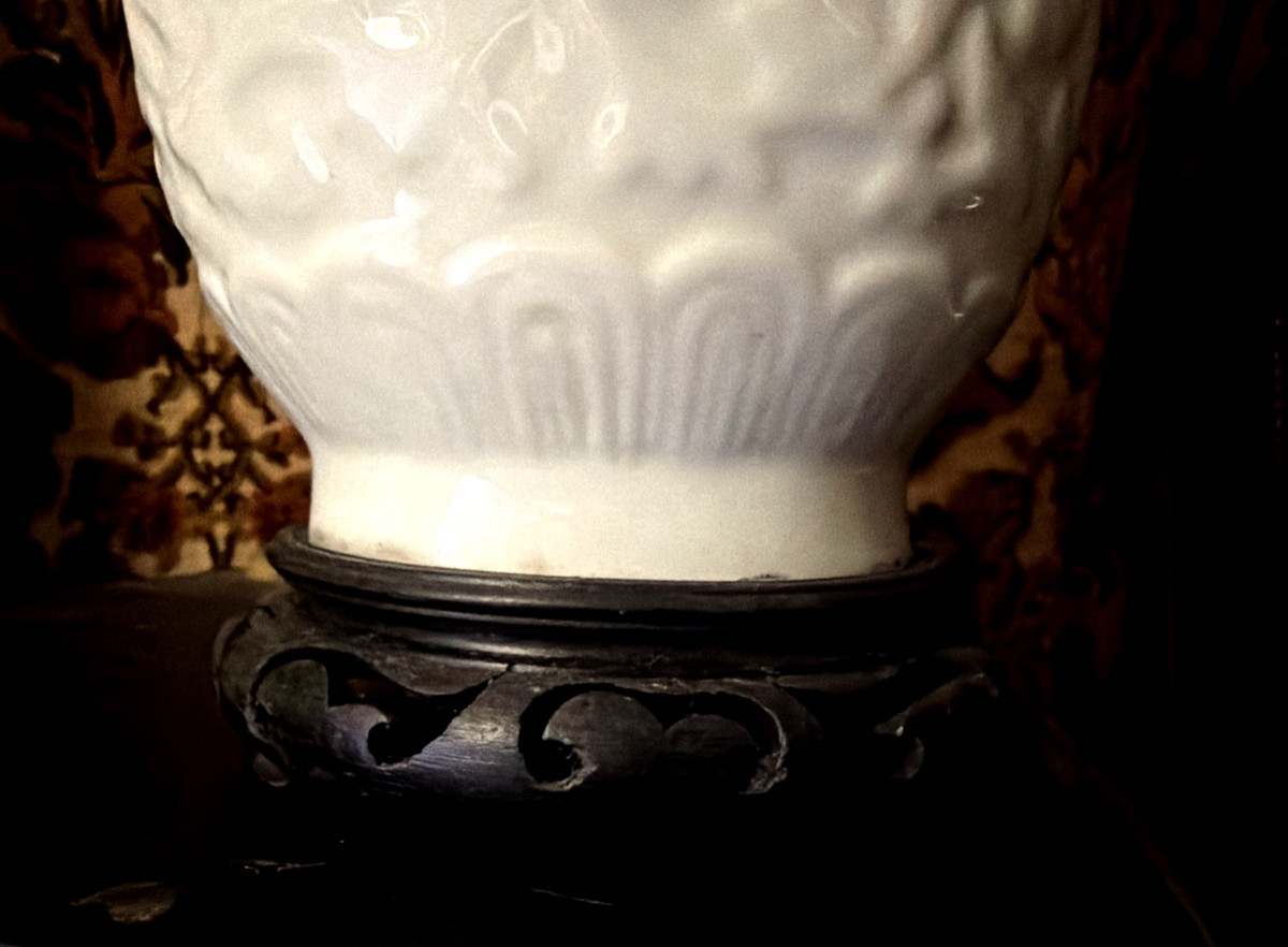 Asian Lamp From The 1960s In Honeycomb Glazed Porcelain, Bulbous Body With Palmette Motif, Base-photo-2