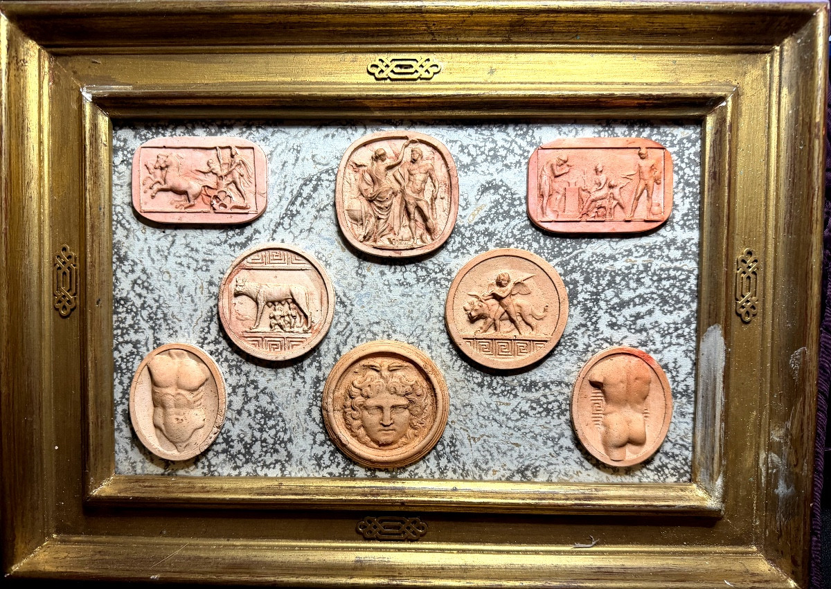 Collection présentée encadrée de camées en terra-cotta Italienne à l'image d'Antiques Années 30-photo-3