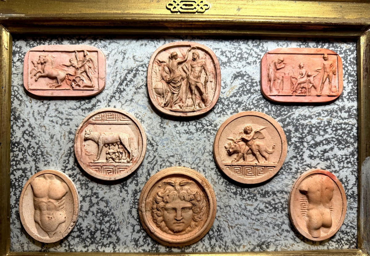 Collection présentée encadrée de camées en terra-cotta Italienne à l'image d'Antiques Années 30-photo-4