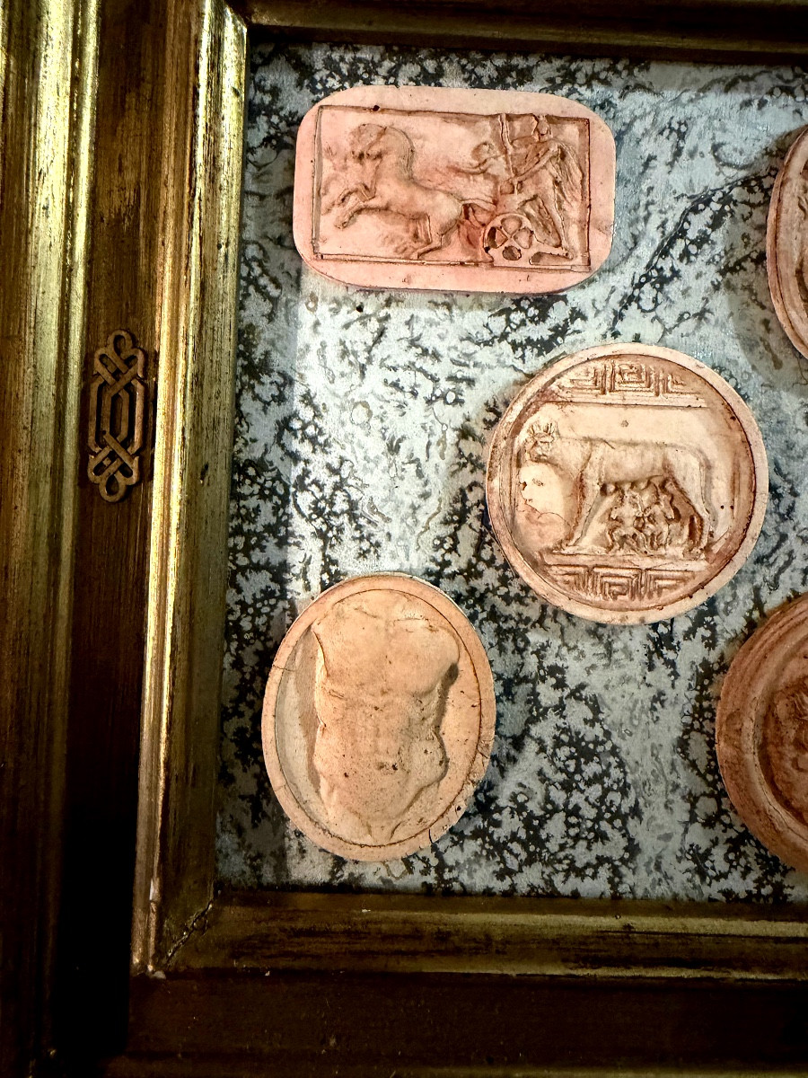 Collection présentée encadrée de camées en terra-cotta Italienne à l'image d'Antiques Années 30-photo-8