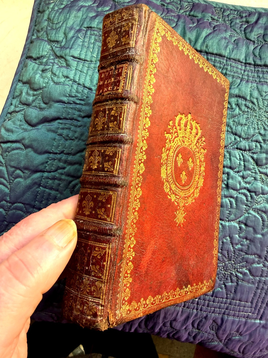 Beautiful Octavo Volume, Red Morocco Binding With "great Royal Arms," Comprising Several Illustrated Works From The 18th Century.-photo-3