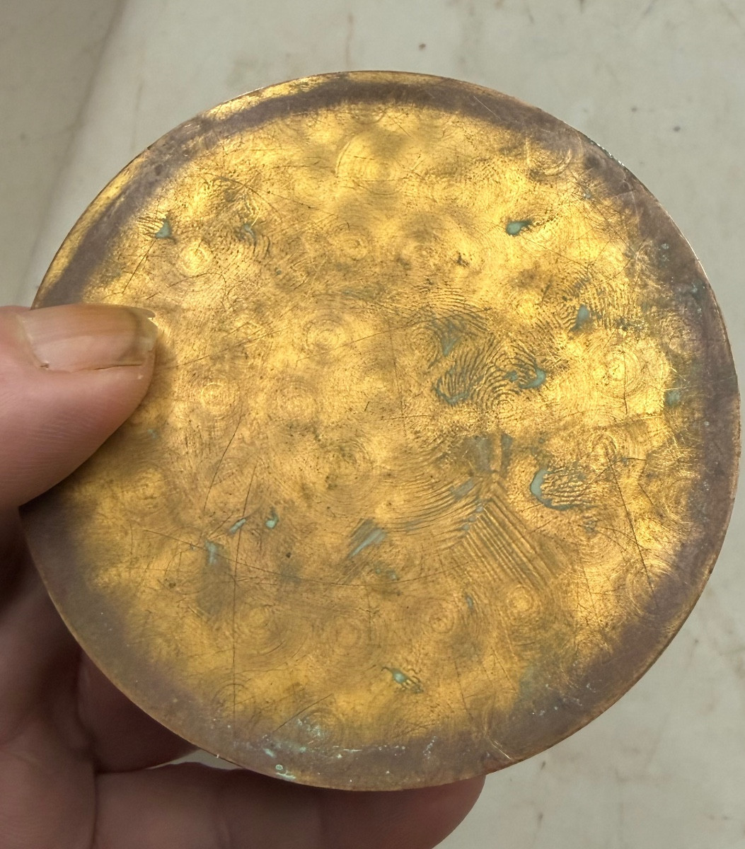 Round 19th-century Bronze Powder Compact In Raw Green Malachite, Beautifully Crafted With Intricate Marquetry.-photo-4