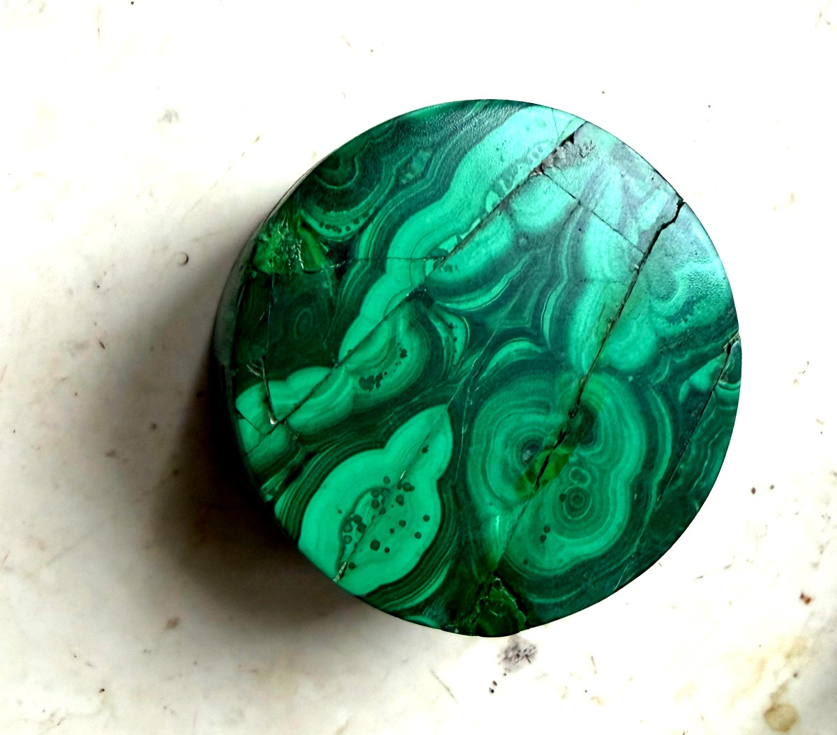 Round 19th-century Bronze Powder Compact In Raw Green Malachite, Beautifully Crafted With Intricate Marquetry.-photo-3