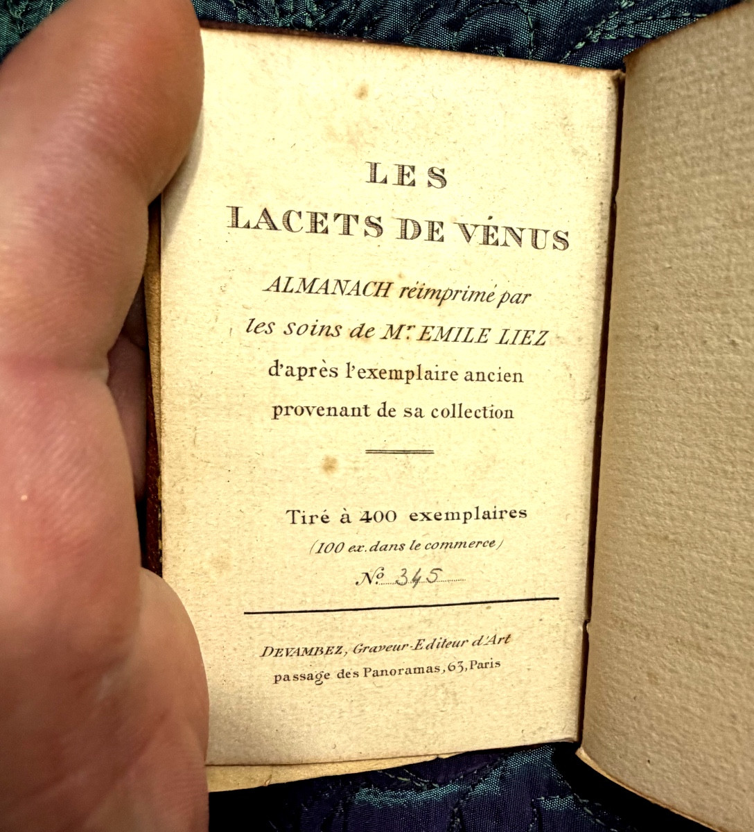 Charmant petit Almanach en maroquin rouge de 1788: "Les Lacets de Vénus", (figures de chapeaux)-photo-2