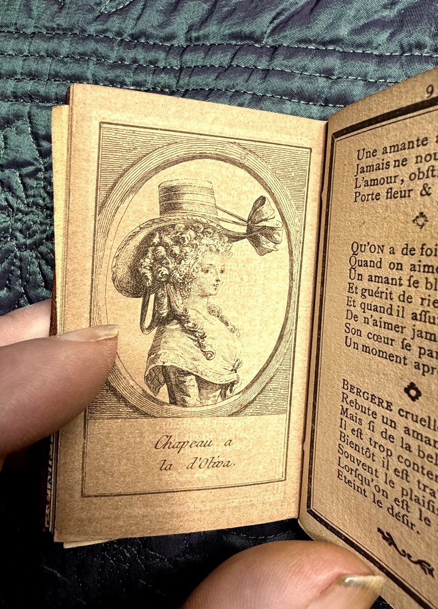 Charmant petit Almanach en maroquin rouge de 1788: "Les Lacets de Vénus", (figures de chapeaux)-photo-5