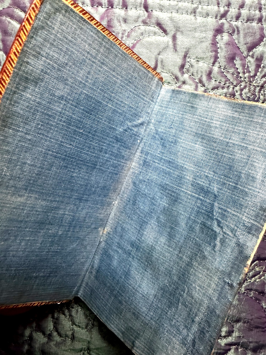 Collection de trois petits Almanachs XVIIIème aux plats décorés à encadrement en cuir maroquin.-photo-5