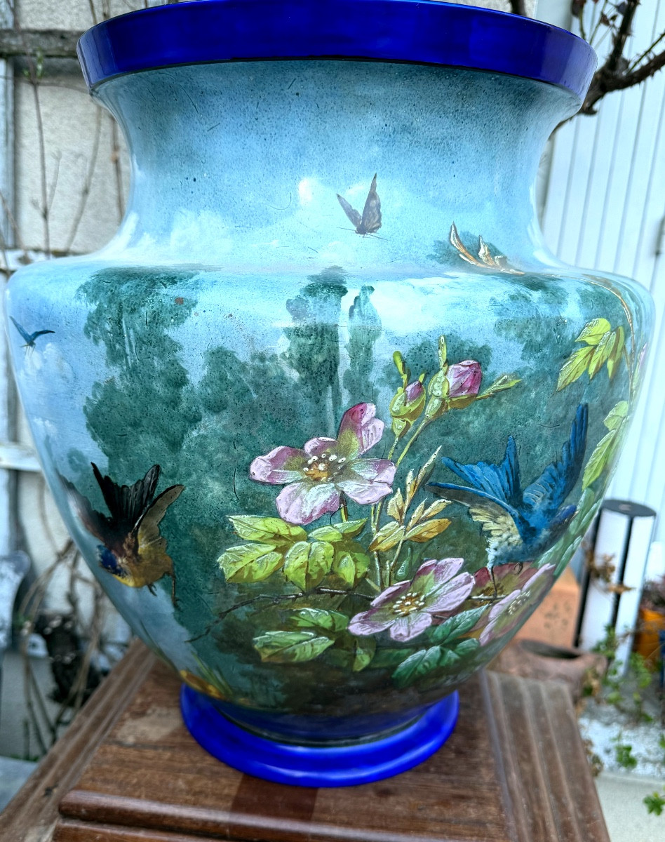 Très grand cache-pot décoré de fleurs oiseaux insectes , porcelaine peinte XXèm Balleroy et Cie