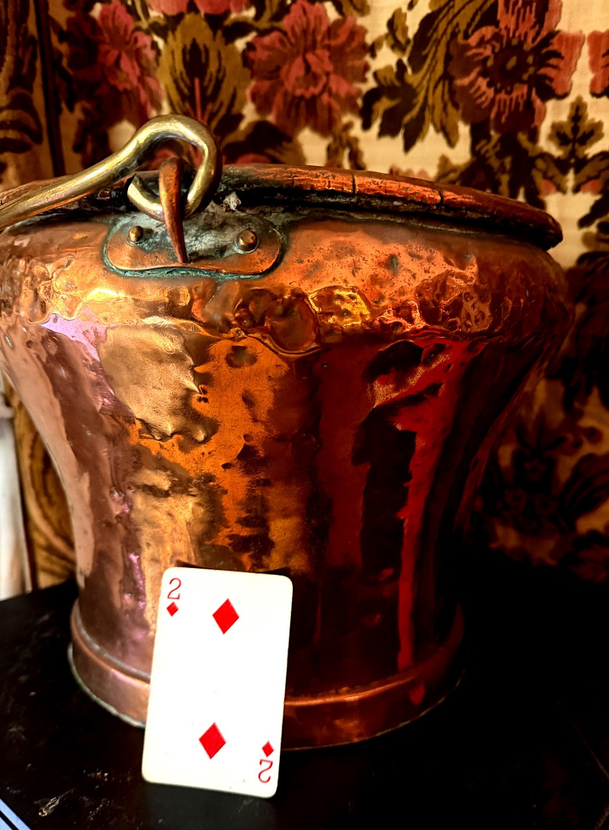 Elégant cuivre rouge XVIIIème , sceau évasé à col bordé piètement en plinthe saillante bon état-photo-2