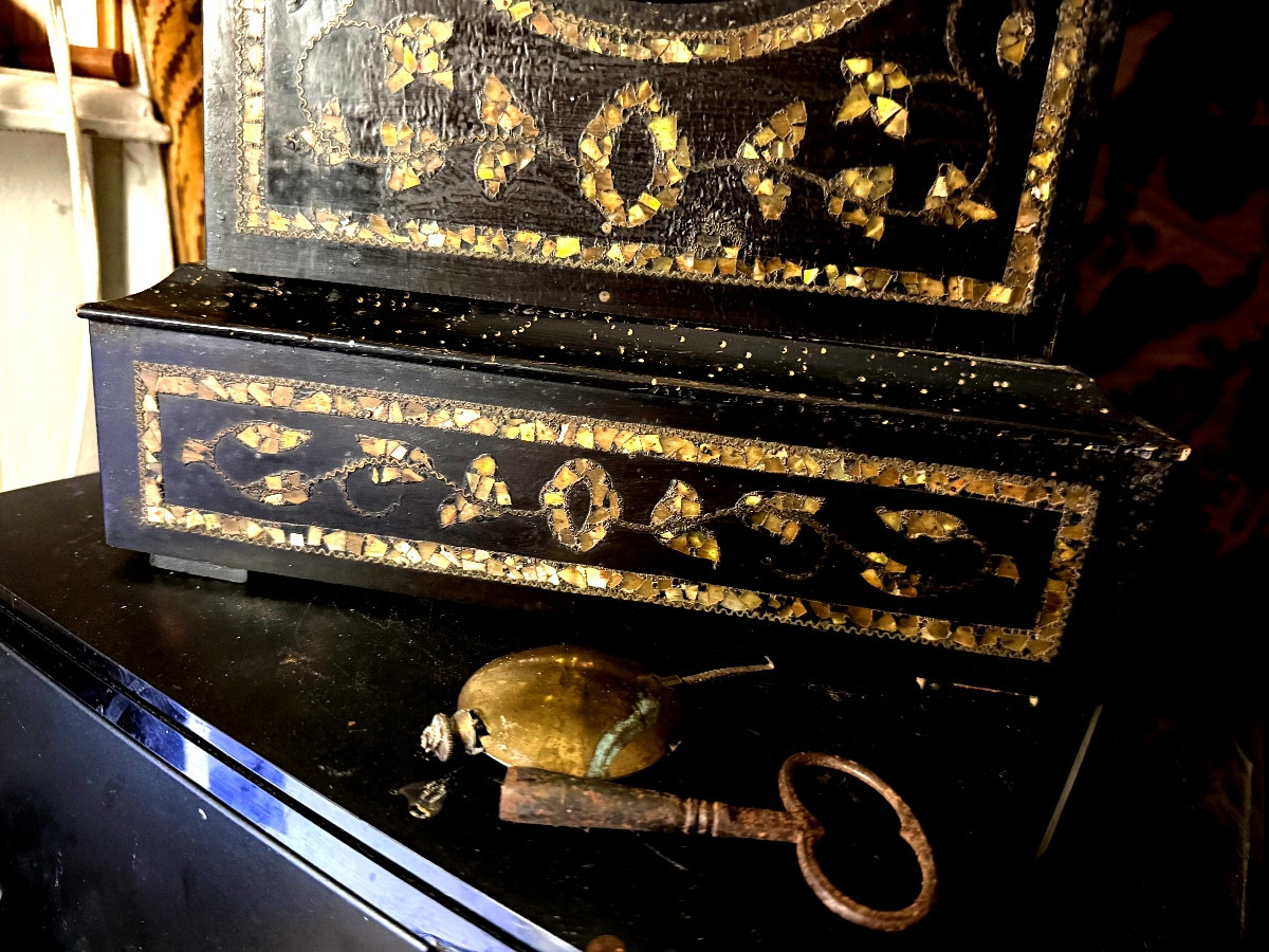 Large Niii Mantel Clock, Black Lacquered Wood Inlaid With Fragmented Multicolored Mother-of-pearl, Sig Coutou-photo-1