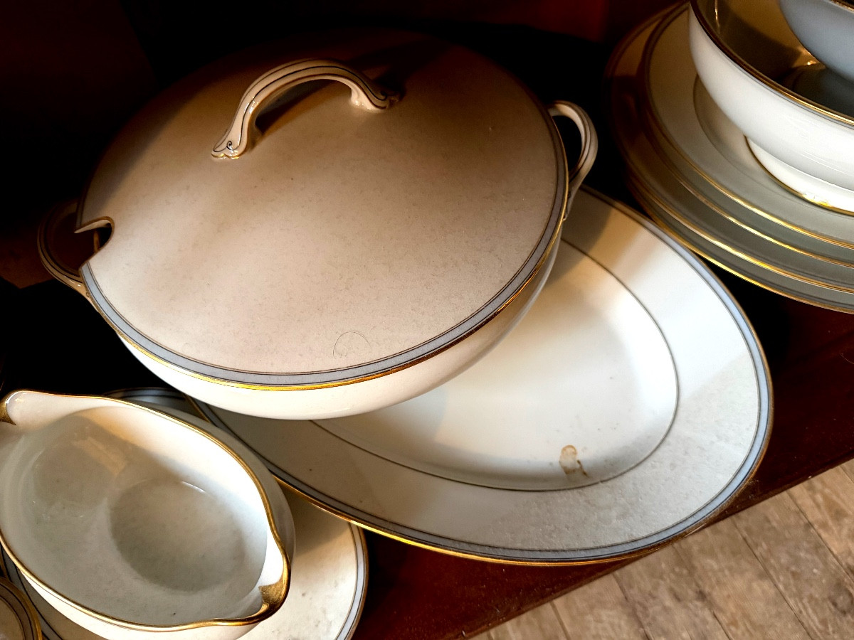 185 Pièces de Table porcelaine  blanche filets : Limoges G.D.A. Le fleuron de l'Art de la Table-photo-3