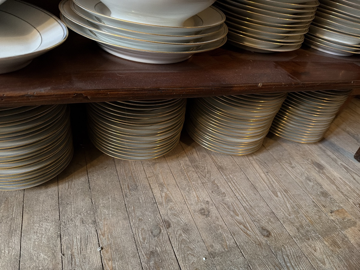 185 Pièces de Table porcelaine  blanche filets : Limoges G.D.A. Le fleuron de l'Art de la Table-photo-4