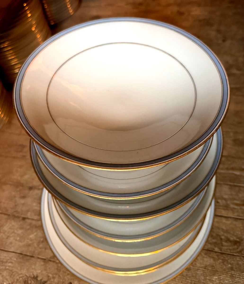 185 Pièces de Table porcelaine  blanche filets : Limoges G.D.A. Le fleuron de l'Art de la Table-photo-7