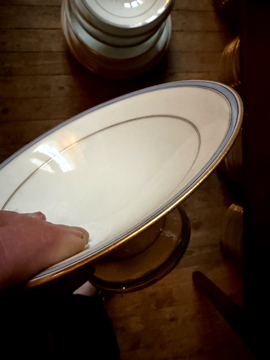 185 Pièces de Table porcelaine  blanche filets : Limoges G.D.A. Le fleuron de l'Art de la Table-photo-8