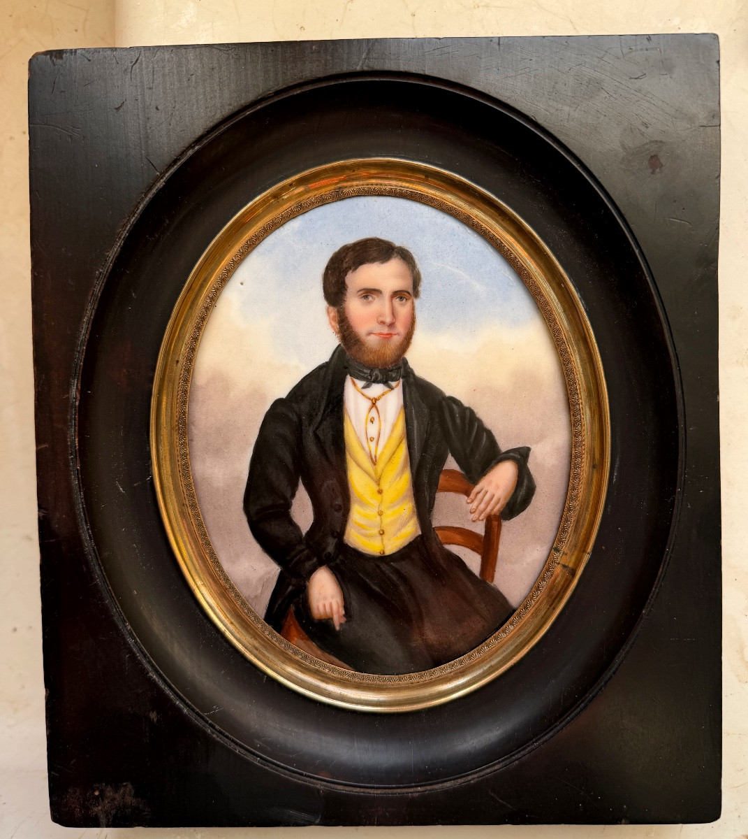 Portrait a la miniature  sur porcelaine d'un Bourgeois assis sur une chaise en grande tenue enc-photo-8