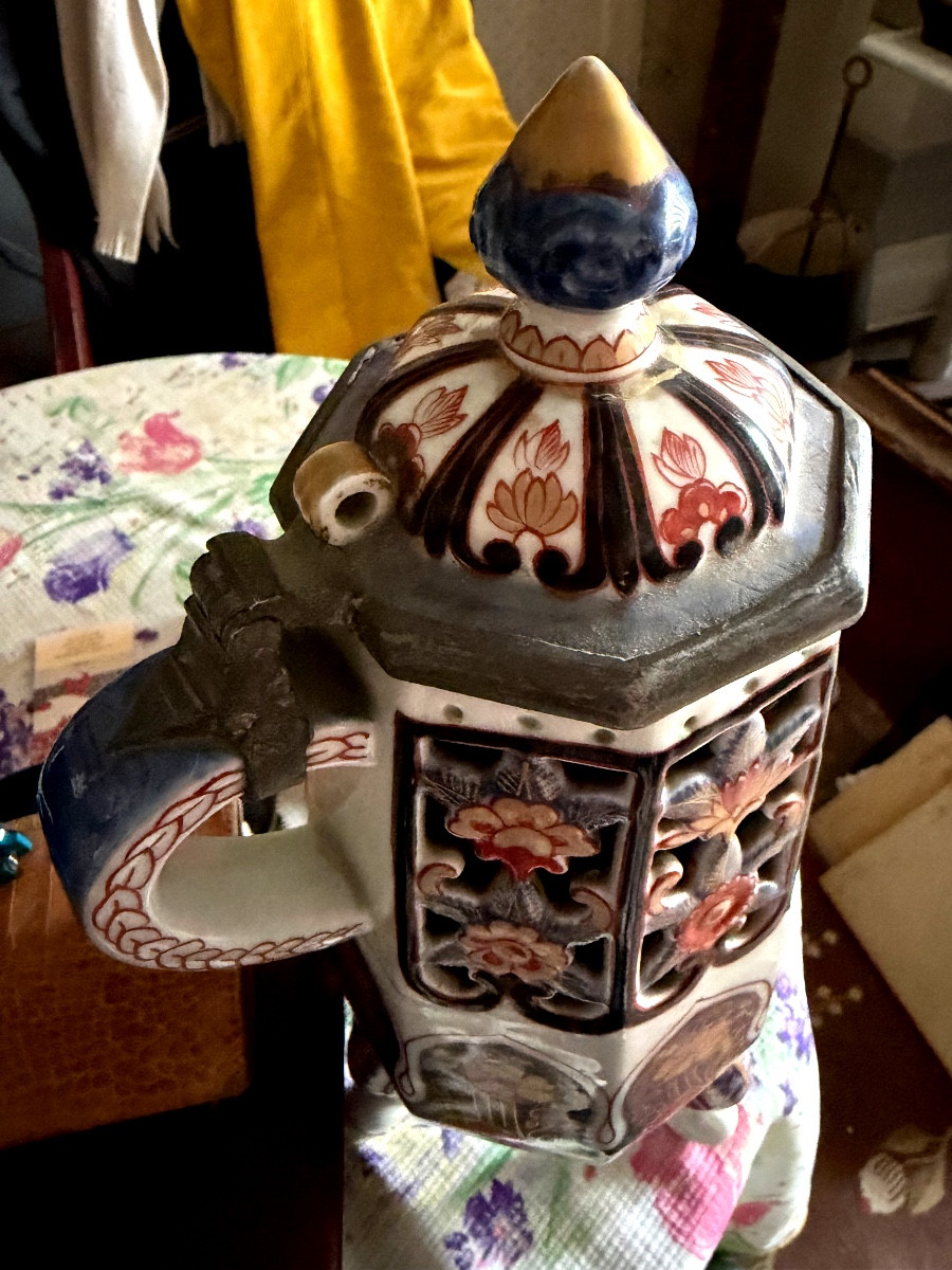  Beau Samovar  couvert en porcelaine Imari Japon sur trois pieds formant fontaine à thé XIX ème-photo-2