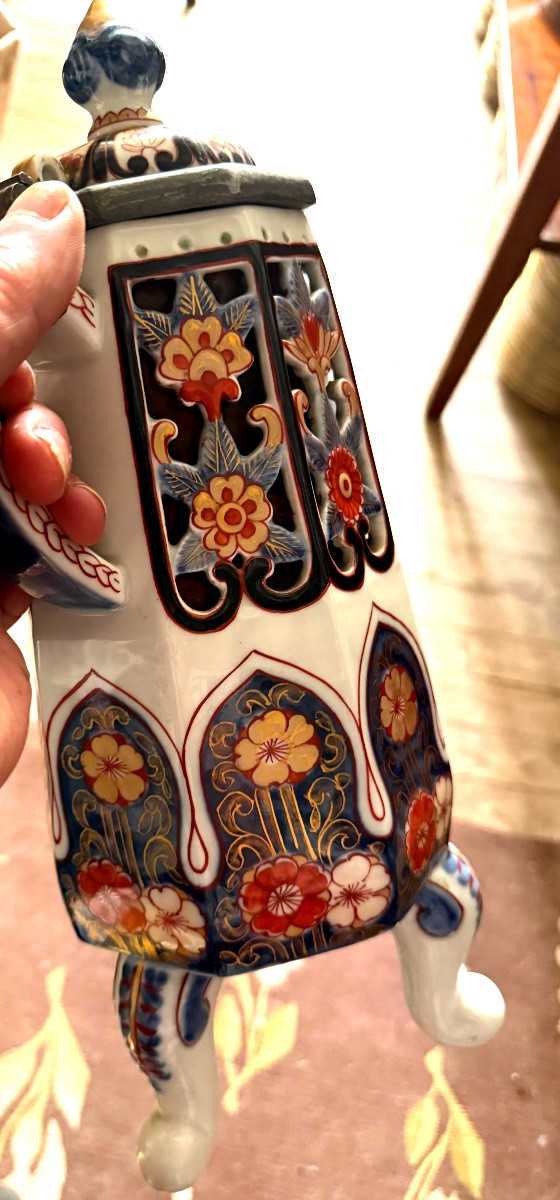  Beau Samovar  couvert en porcelaine Imari Japon sur trois pieds formant fontaine à thé XIX ème-photo-2