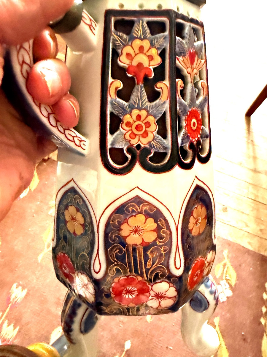  Beau Samovar  couvert en porcelaine Imari Japon sur trois pieds formant fontaine à thé XIX ème-photo-3