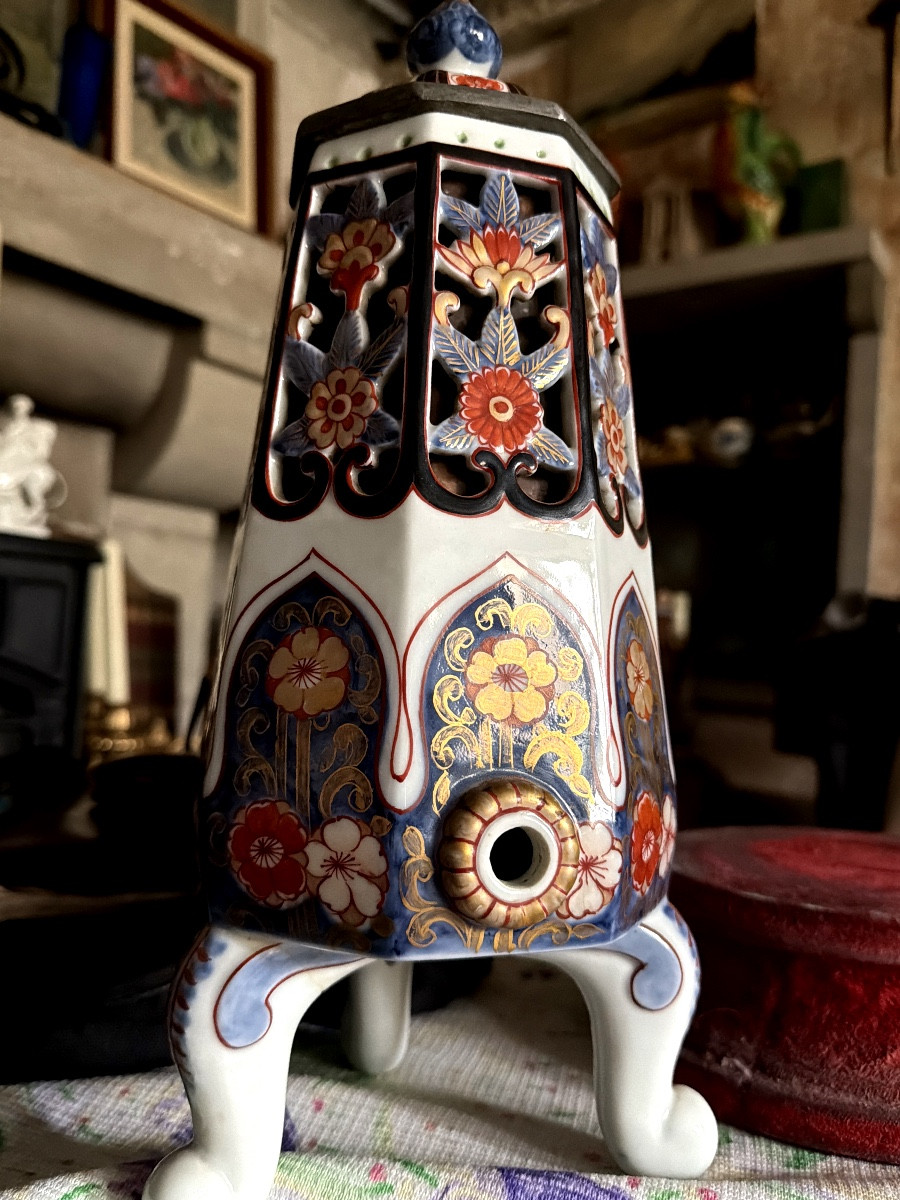  Beau Samovar  couvert en porcelaine Imari Japon sur trois pieds formant fontaine à thé XIX ème-photo-6