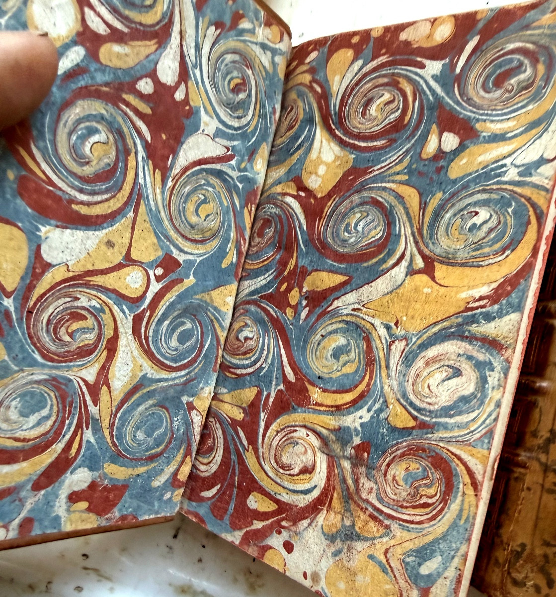 Bindings With The Arms Of The Marquis De Verneuil On The Spine And Covers, From 1776, Following The Theory Of The Earth-photo-5