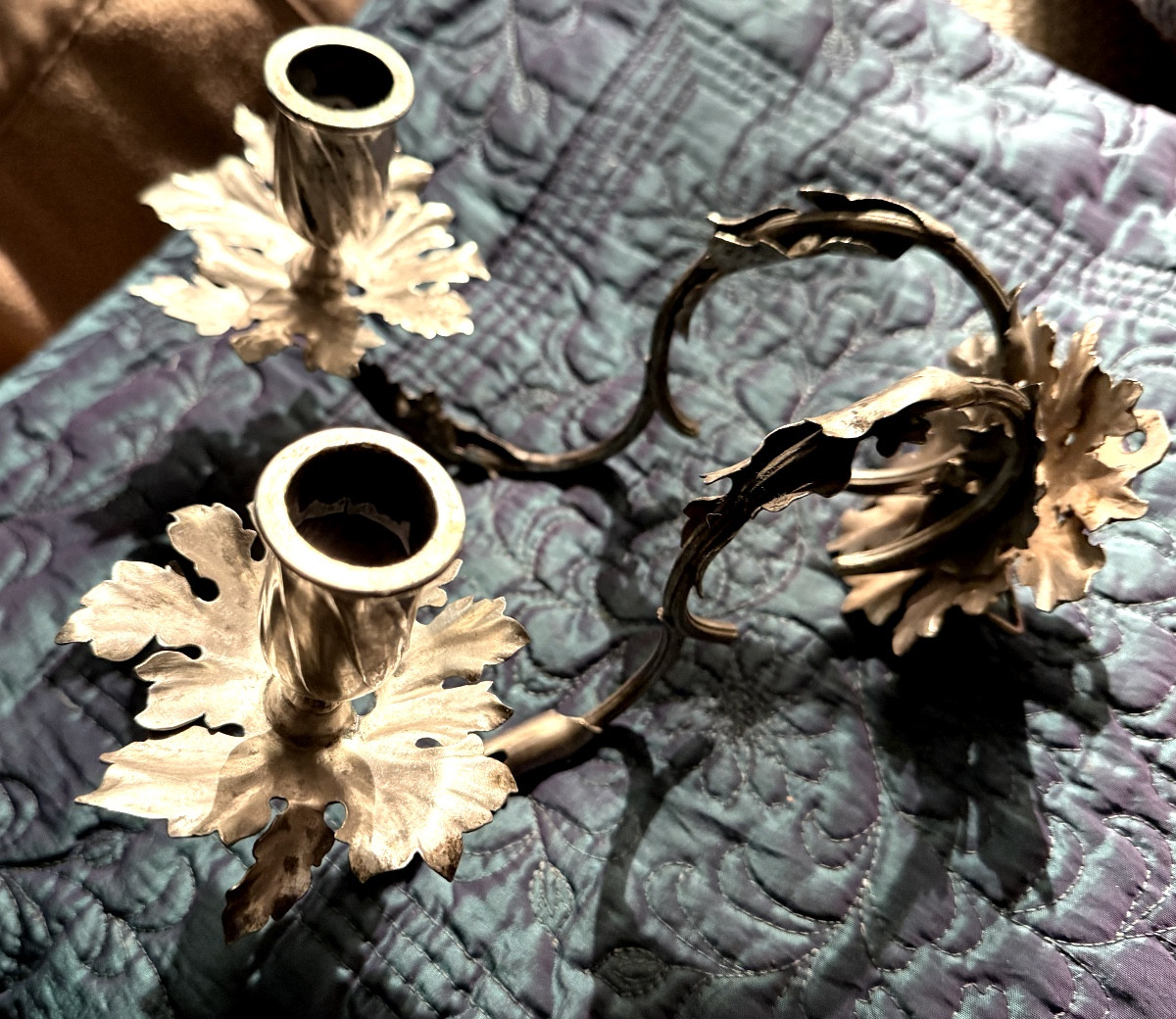  Belles Appliques a motif de feuillages ,simple et double en argent repoussé , XIXème Anglaises-photo-3