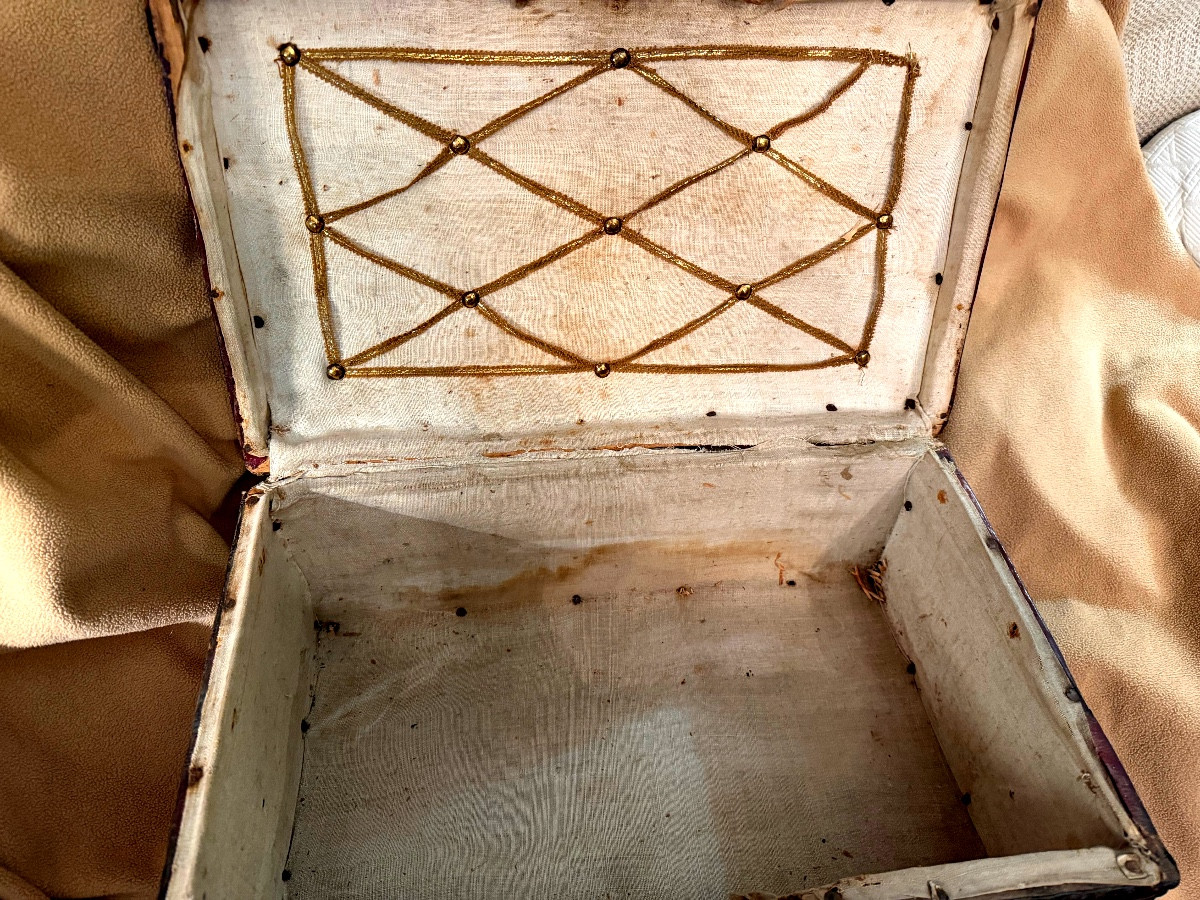 Louis XIV Style Table Chest, Covered In Red Morocco Leather With Studs And A Decorated Front With A Forged Handle-photo-2