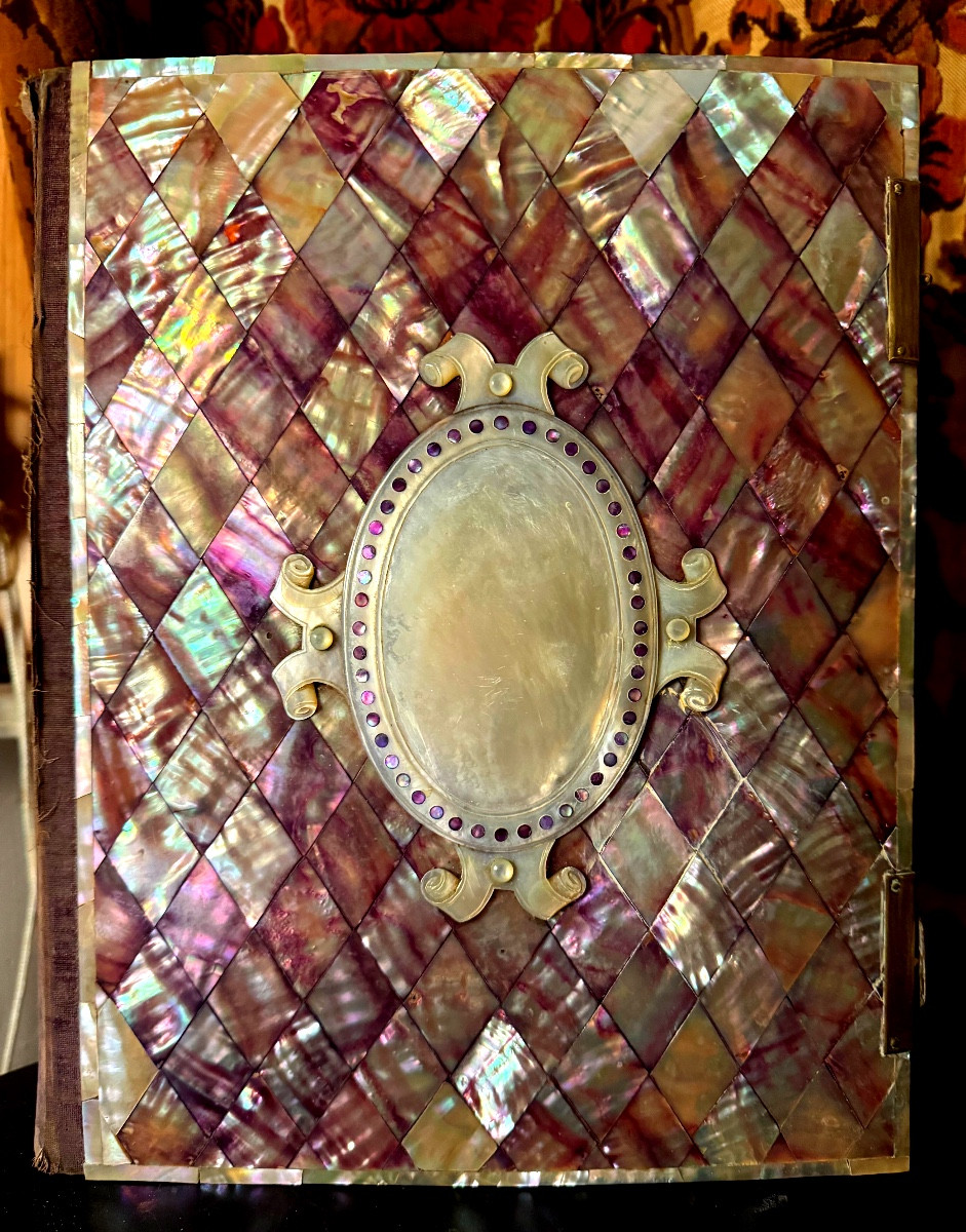 Très riche Album Photo en marqueterie de losanges de nacre & un généreux médaillon Napoléon III