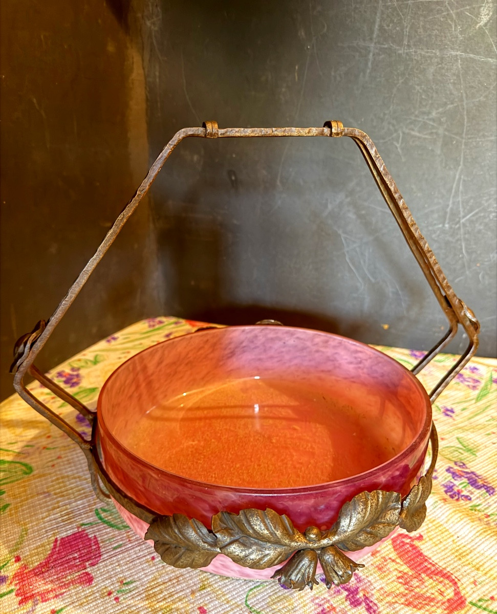 Art-deco Fruit Bowl In Purplish-pink Pâte De Verre In Patinated Wrought-iron Leaf Frame-photo-4