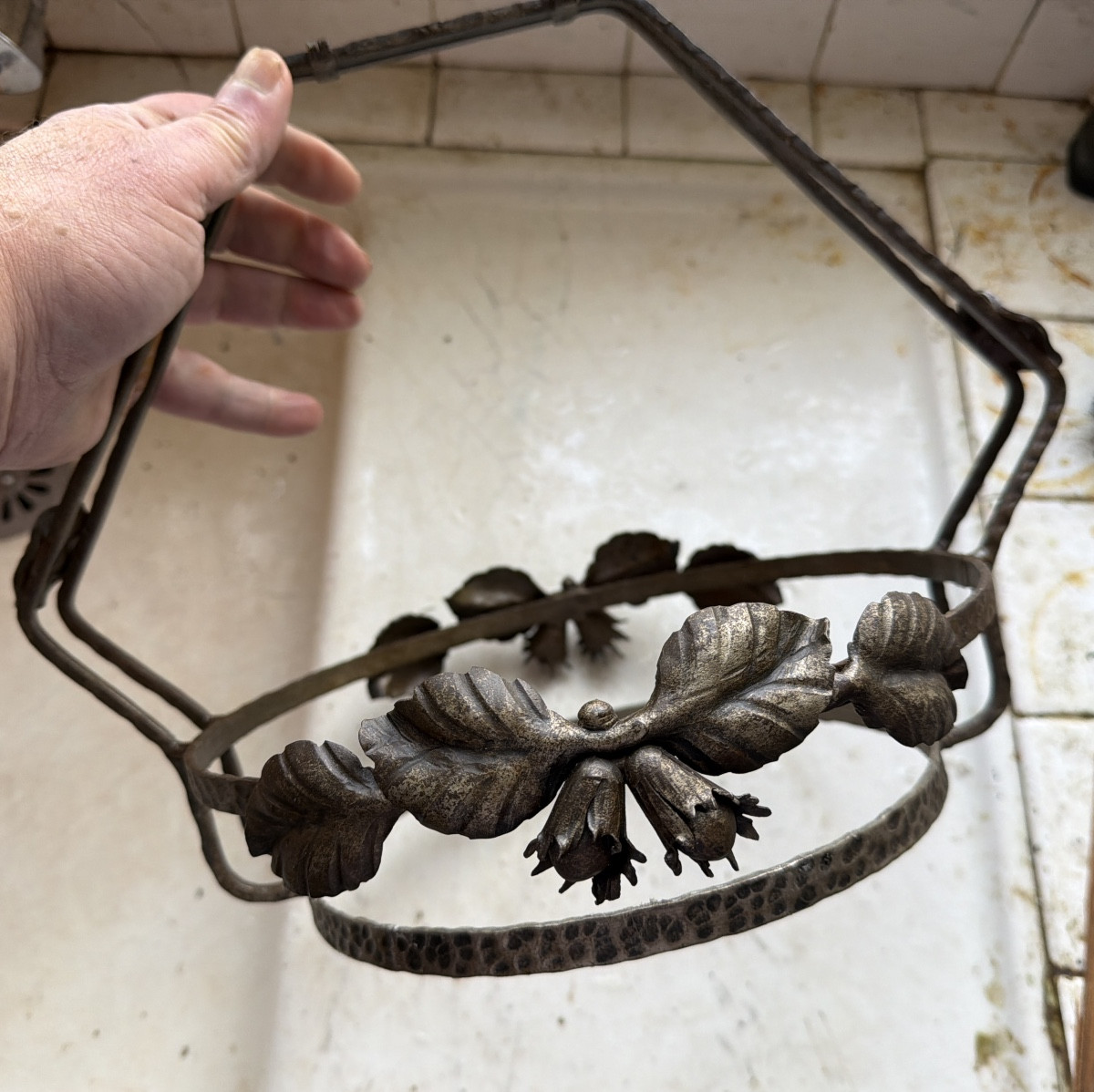 Art-deco Fruit Bowl In Purplish-pink Pâte De Verre In Patinated Wrought-iron Leaf Frame-photo-8
