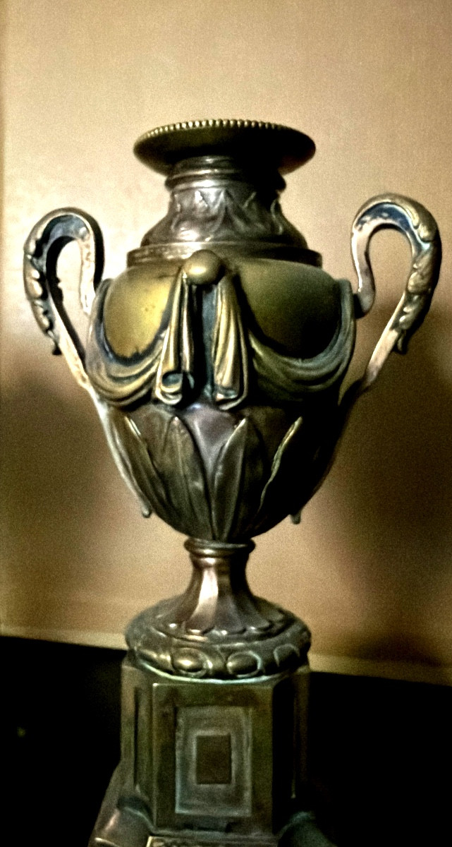 Paire de bougeoirs Louis XVI réversibles en forme de vase de parc sur piédestal en bronze XVIII-photo-3
