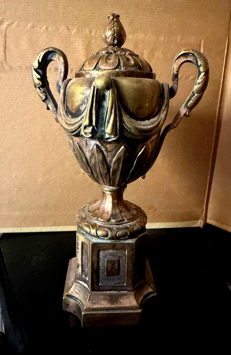 Paire de bougeoirs Louis XVI réversibles en forme de vase de parc sur piédestal en bronze XVIII-photo-4