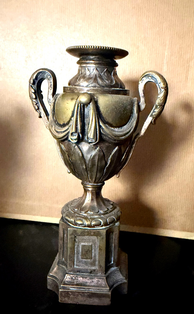 Paire de bougeoirs Louis XVI réversibles en forme de vase de parc sur piédestal en bronze XVIII-photo-6