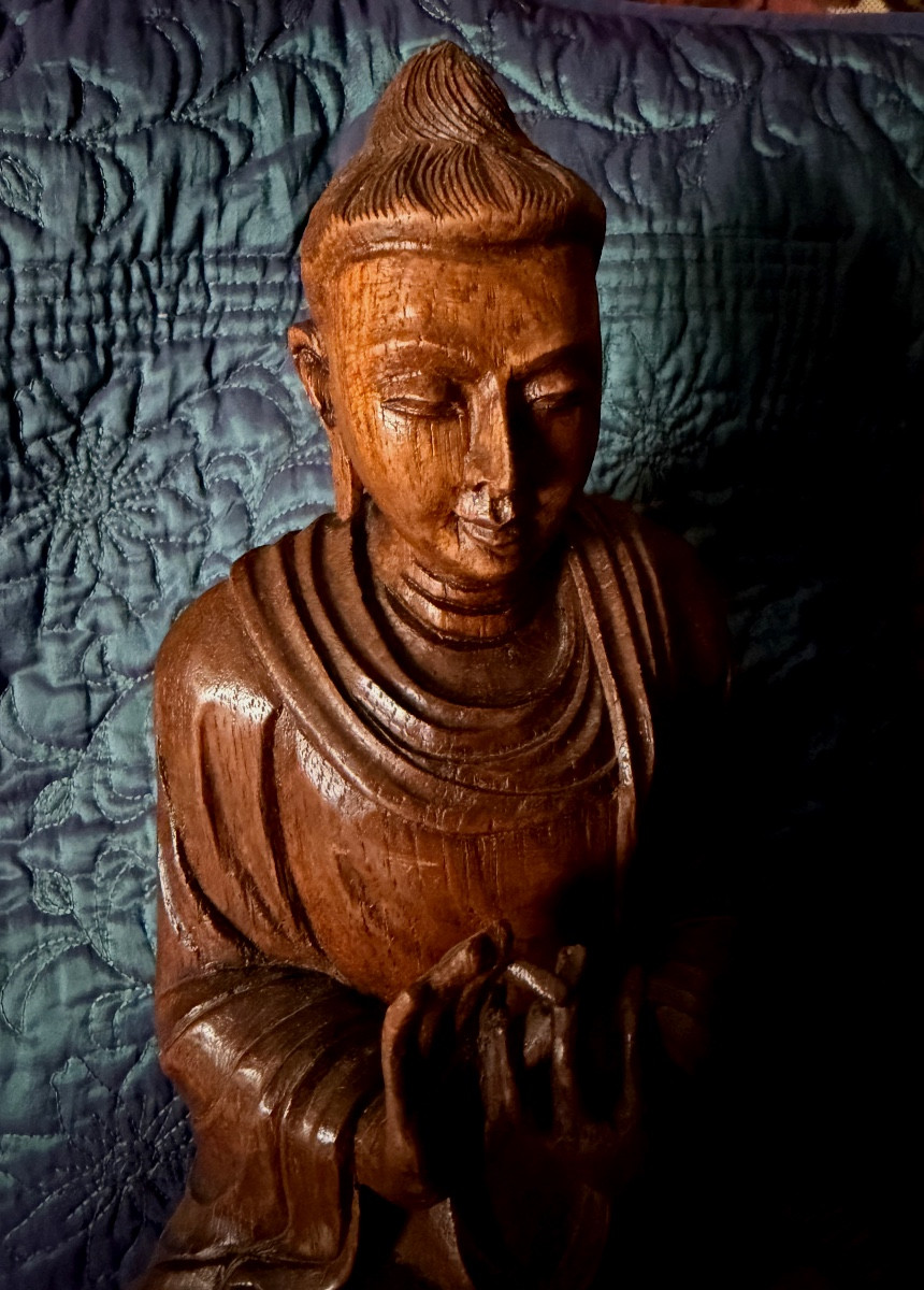 Elégant Bouddha  finement sculpté XIXème provenant d'Inde :originaire d'un " Cabinet d'Amateur"-photo-4