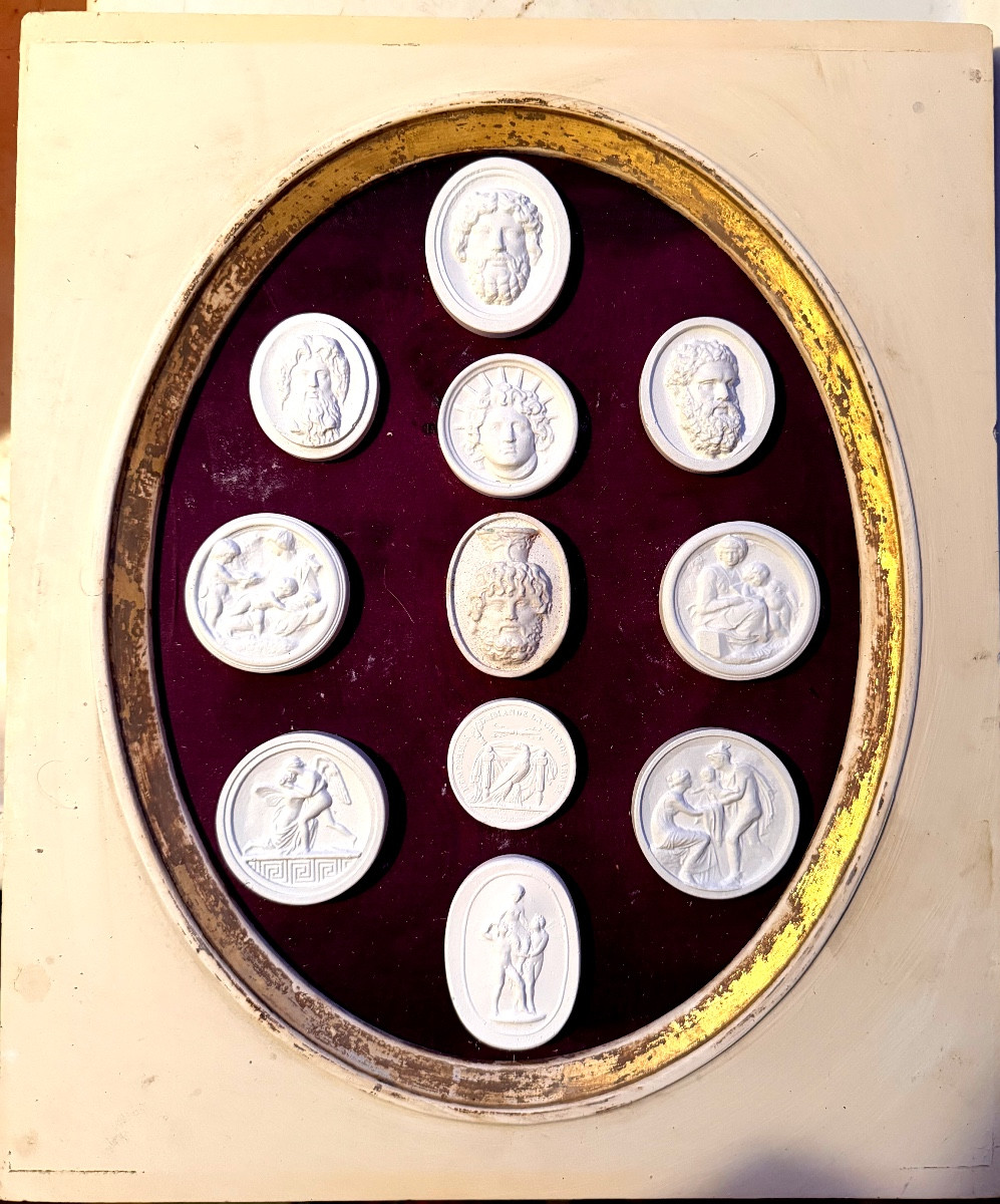 American Cameo Print Collection, Early 20th Century Stucco, In An Oval Silk Frame-photo-1