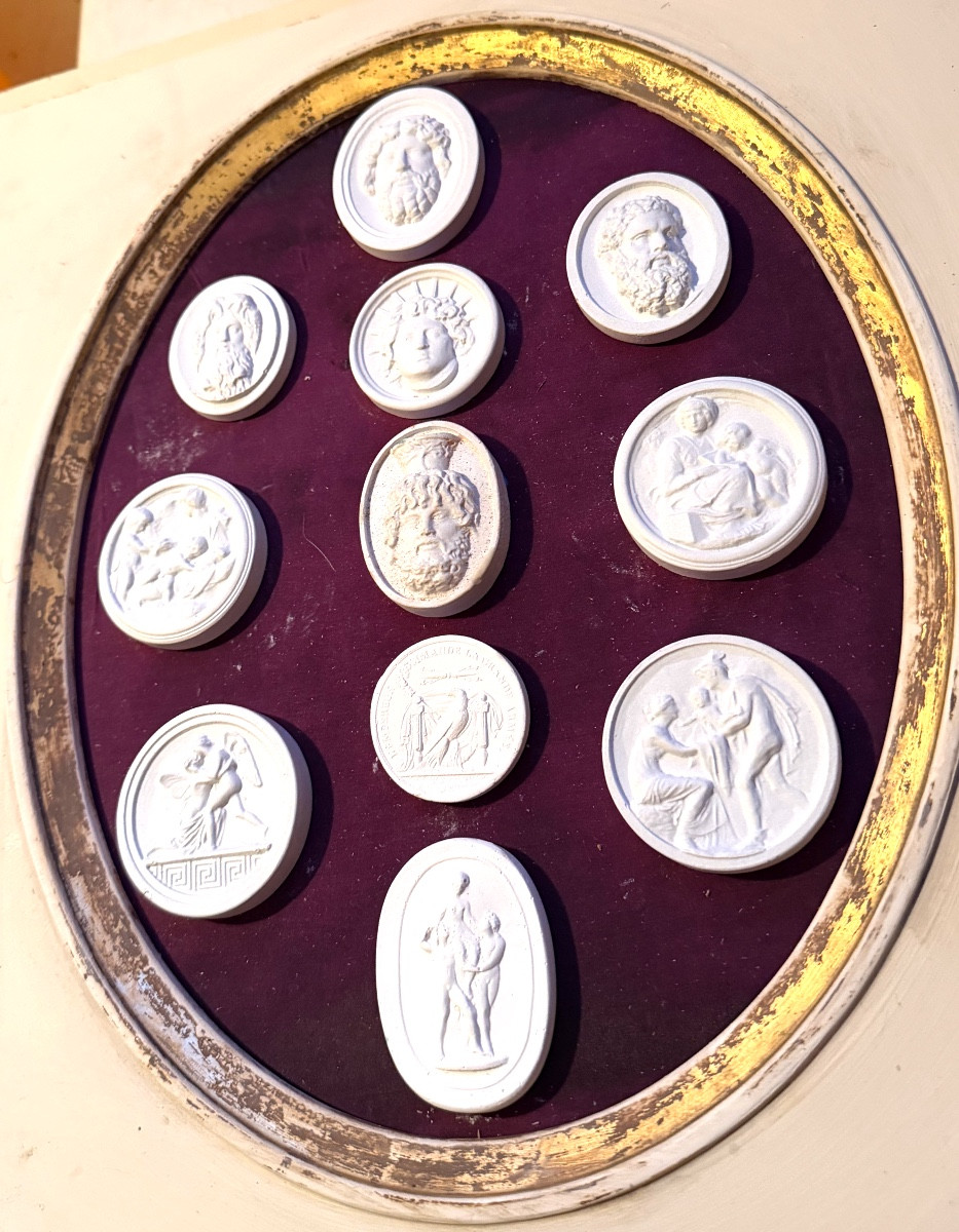 American Cameo Print Collection, Early 20th Century Stucco, In An Oval Silk Frame-photo-2