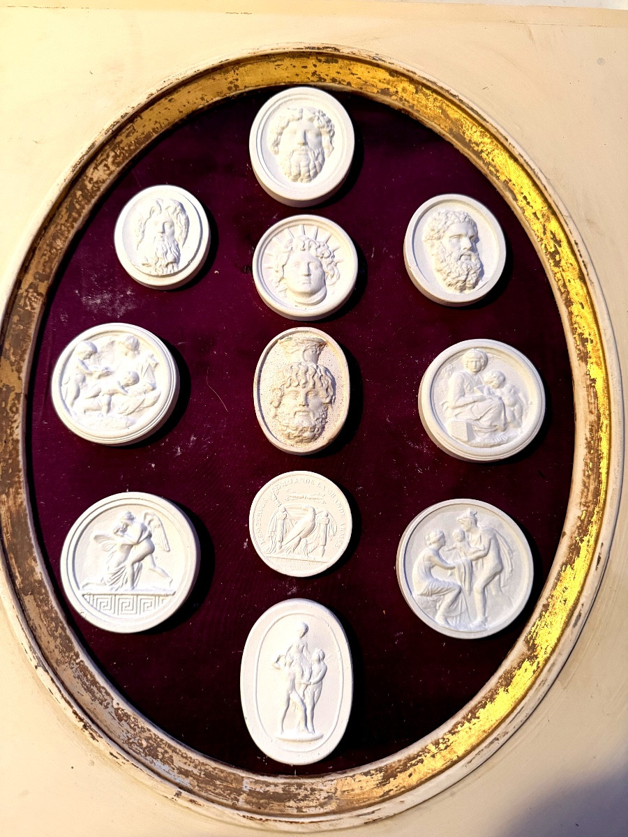 American Cameo Print Collection, Early 20th Century Stucco, In An Oval Silk Frame-photo-3