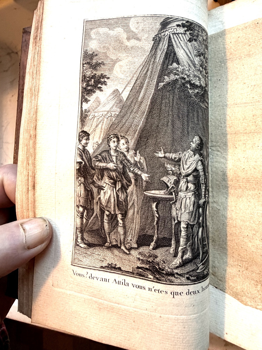 Très belle série In 8. en 5 Vol. " Théatre de P. Corneille,avec les commentaires" illustré 1776-photo-6