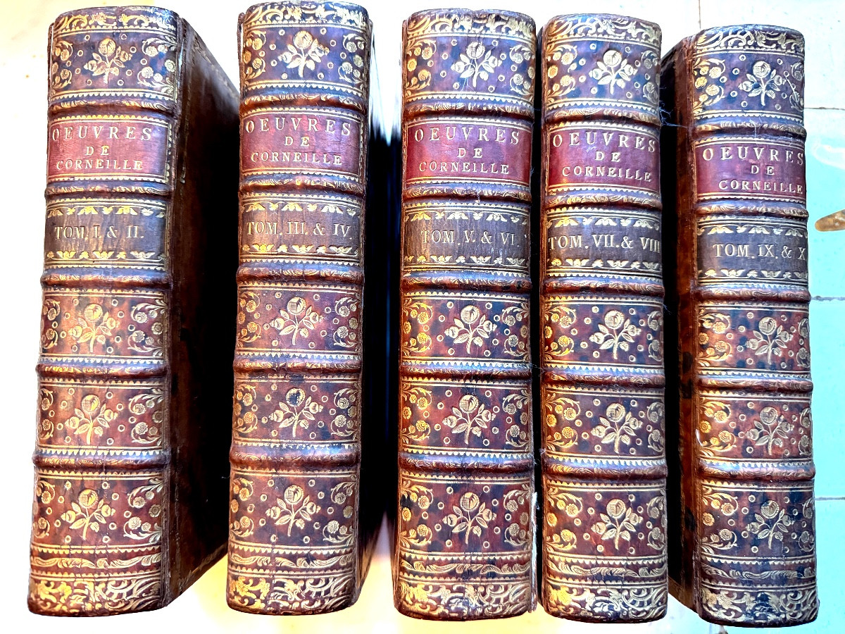 Très belle série In 8. en 5 Vol. " Théatre de P. Corneille,avec les commentaires" illustré 1776