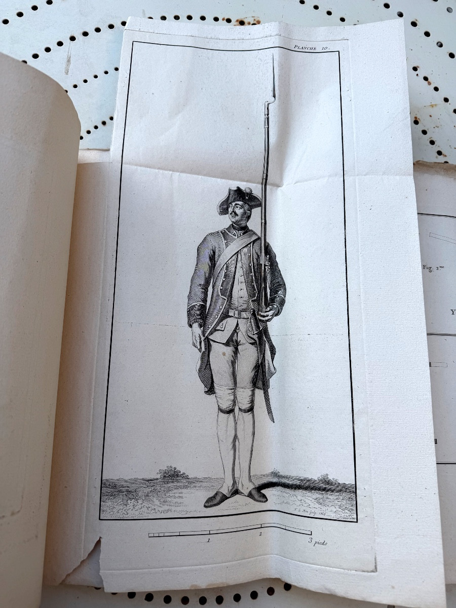 Cahier de  37 grandes planches dépl. d'Ecole d'Instruction Militaire sur l'ordre des bataillons