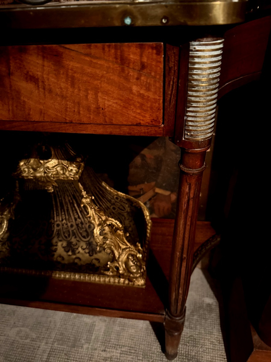 Elégante Console Louis XVI en desserte , XVIIIème en acajou plateau marbre blanc cotés cintrés-photo-4