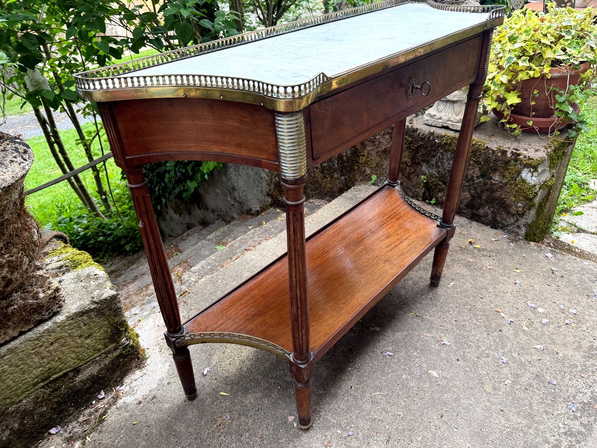 Elégante Console Louis XVI en desserte , XVIIIème en acajou plateau marbre blanc cotés cintrés-photo-7