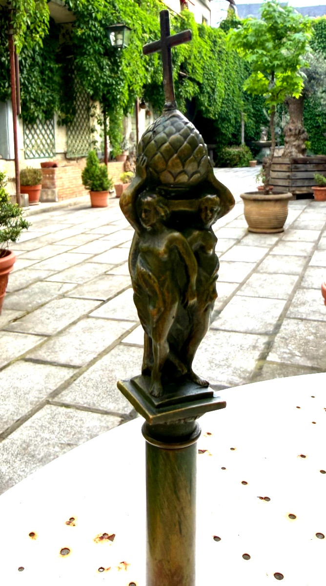 Colonne de ville en bronze aux nymphes sur pied de quatre lions sur marbre objet de curiosité -photo-3