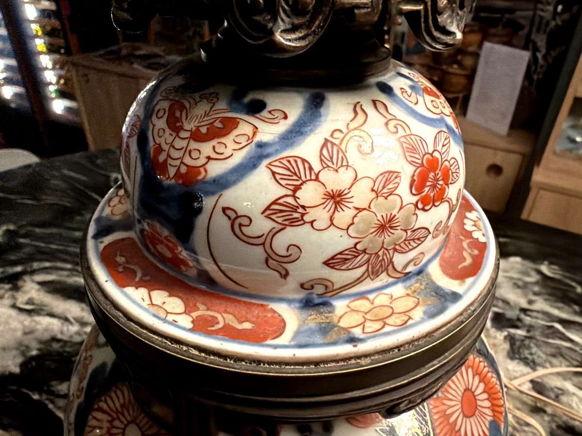 Grande lampe de salon en porcelaine Imari Japon XIX eme montage bronze ornemental de qualité -photo-5