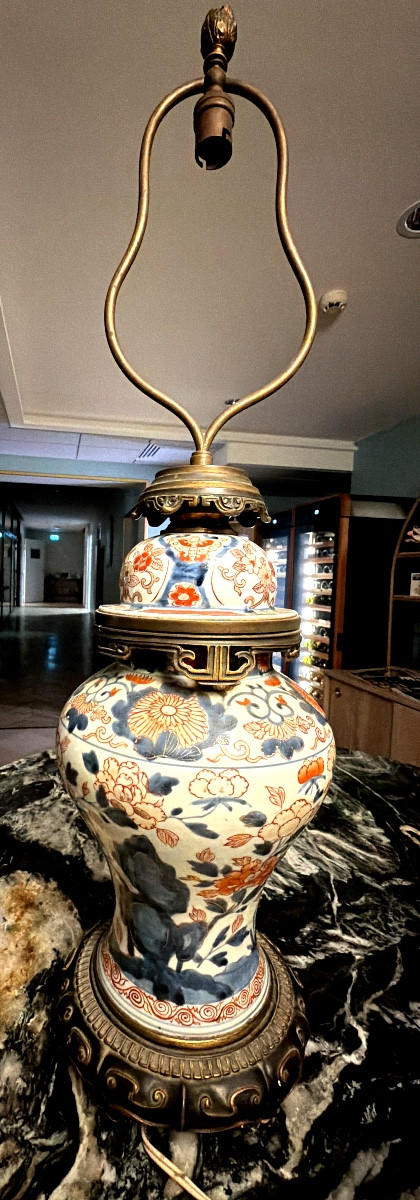 Grande lampe de salon en porcelaine Imari Japon XIX eme montage bronze ornemental de qualité 