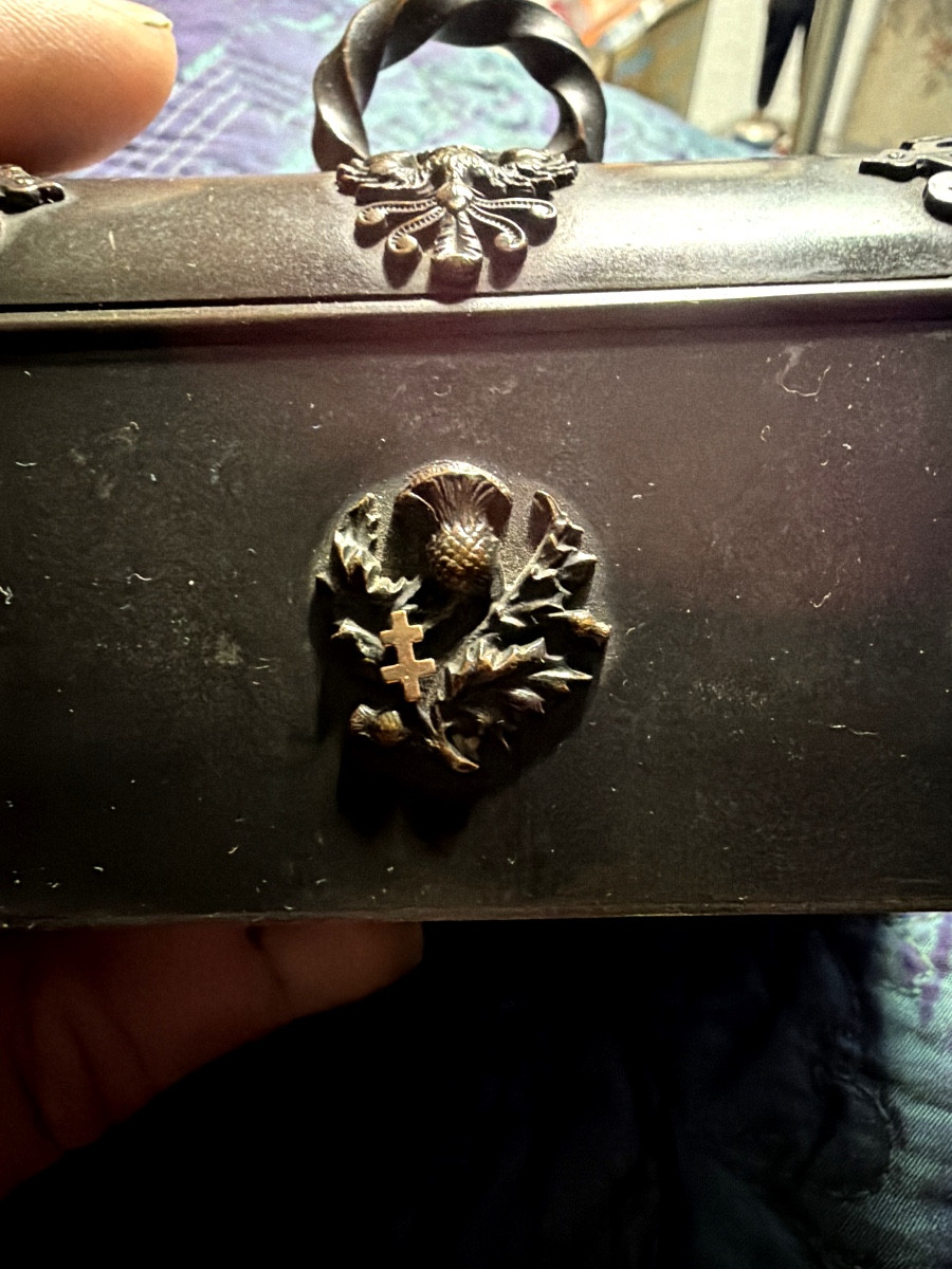 Elégant fin coffret a bijoux en bronze ciselé patiné aux armes et symboles du Duché de Lorraine-photo-4