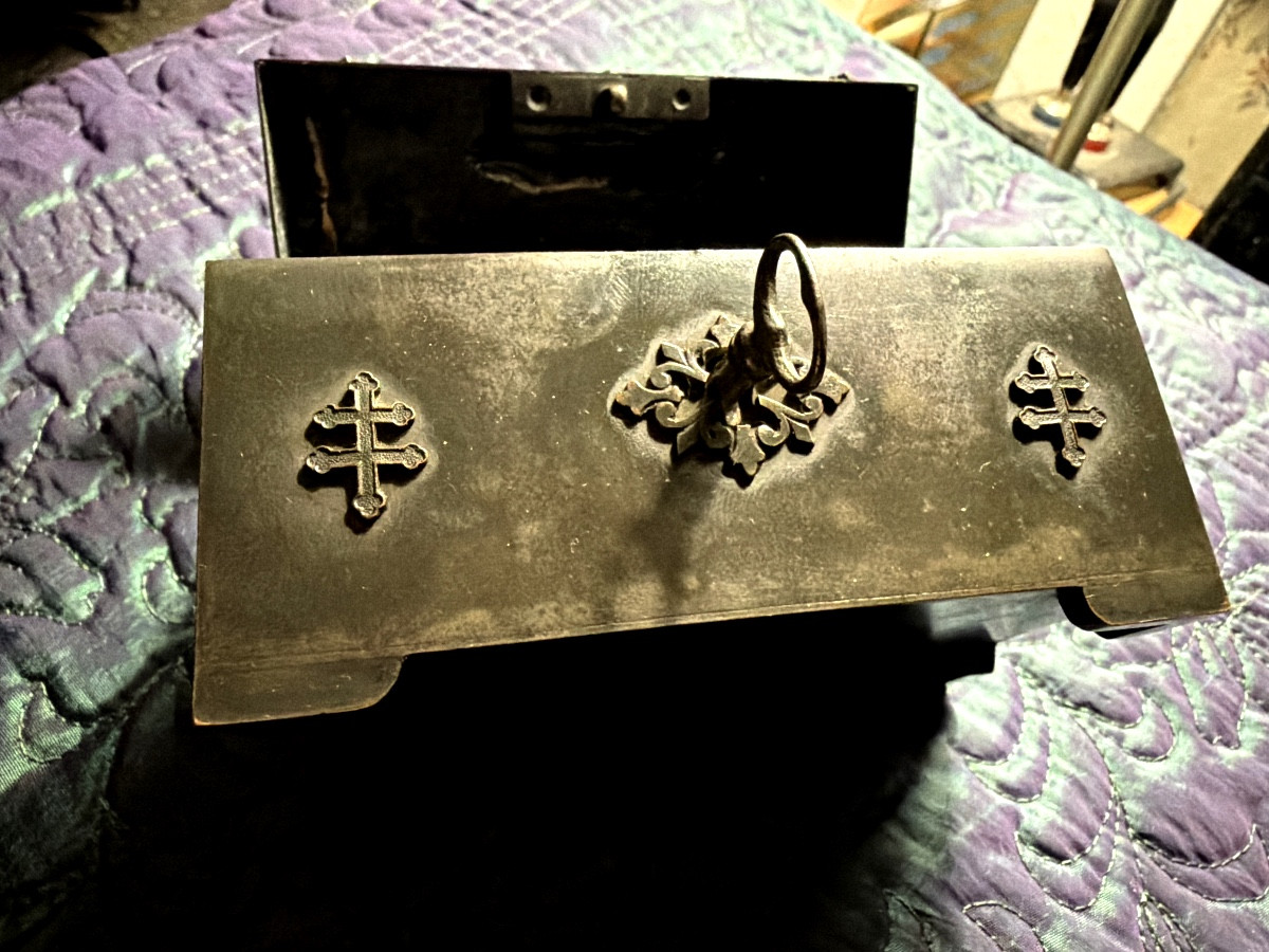 Elégant fin coffret a bijoux en bronze ciselé patiné aux armes et symboles du Duché de Lorraine-photo-7